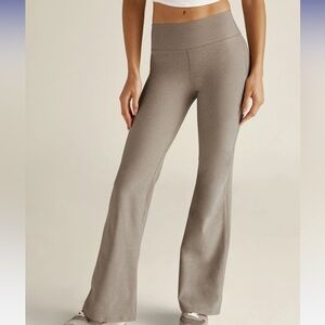 BEYOND YOGA Spacedye 90's Heather Tan Capri/Ankle Pant Size Large